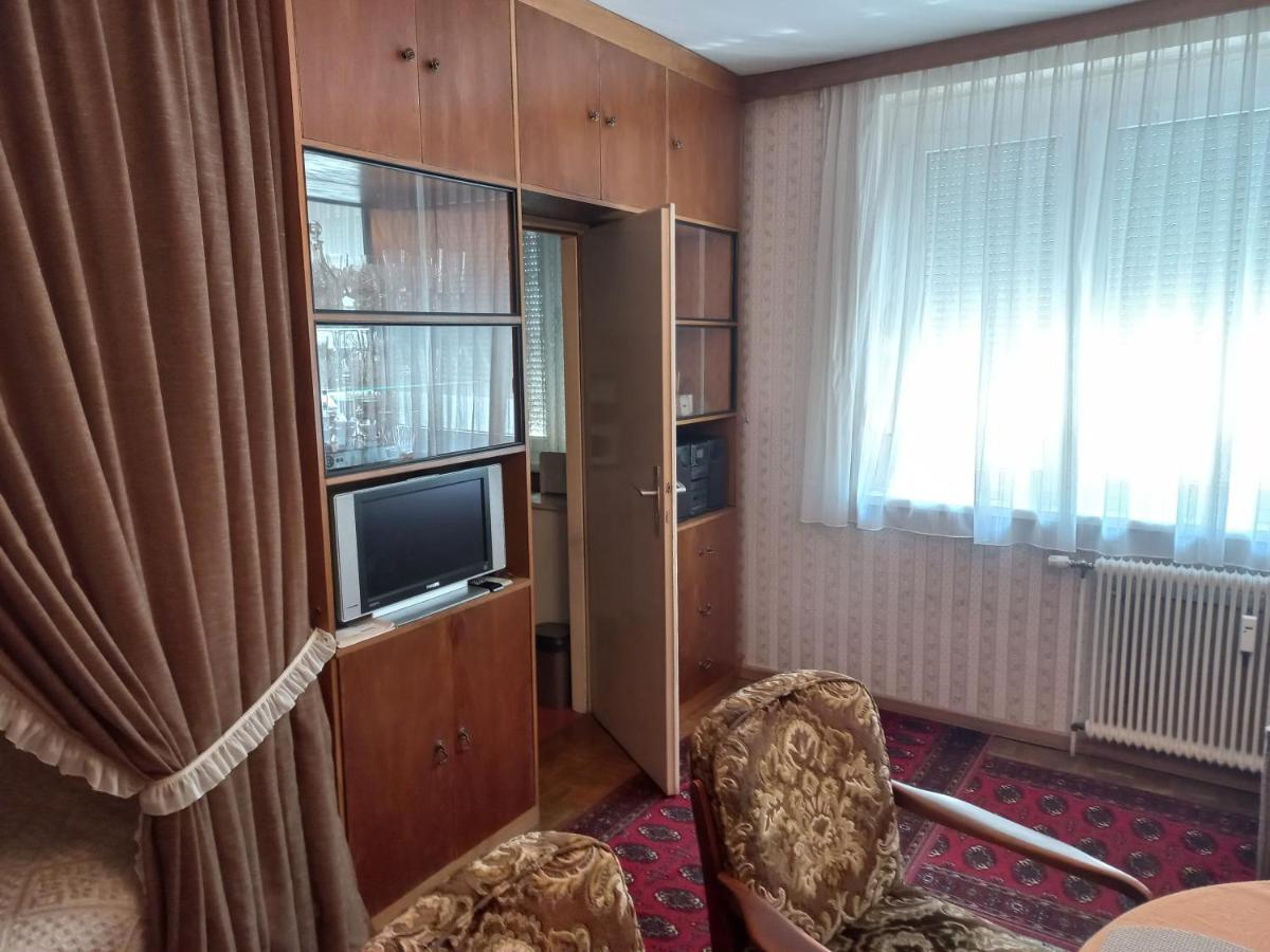 Ferienwohnung ,,Wohnen Wie Zu Grossmutter'S Zeiten'' Vienna Luaran gambar