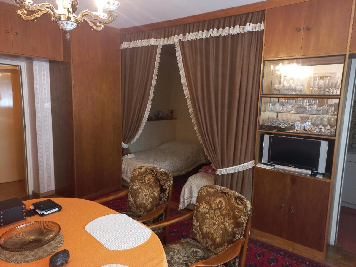 Ferienwohnung ,,Wohnen Wie Zu Grossmutter'S Zeiten'' Vienna Luaran gambar