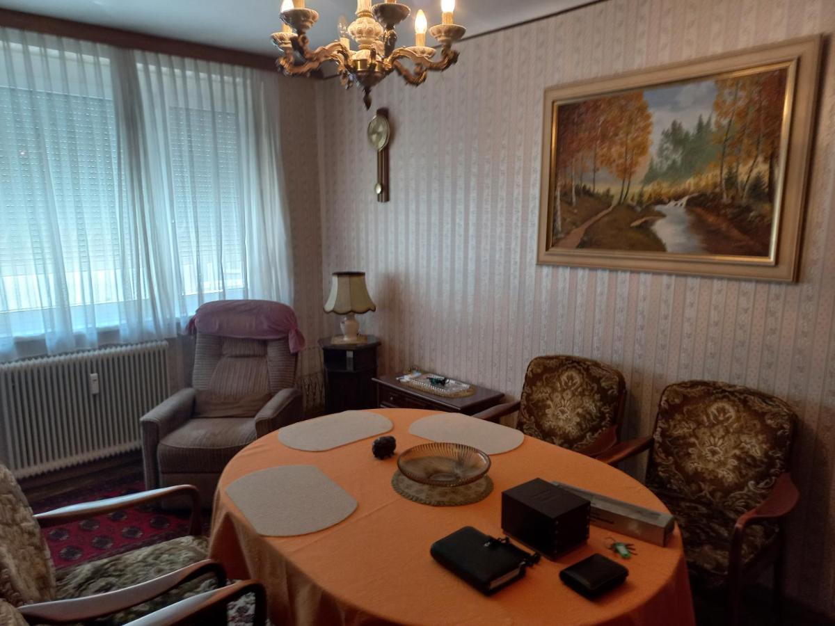 Ferienwohnung ,,Wohnen Wie Zu Grossmutter'S Zeiten'' Vienna Luaran gambar