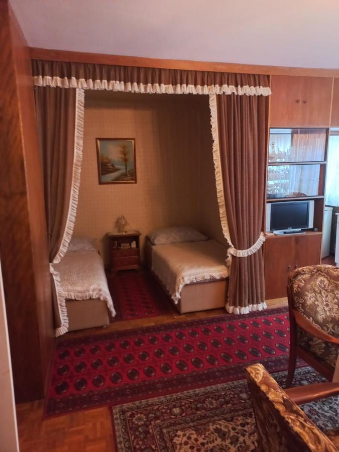 Ferienwohnung ,,Wohnen Wie Zu Grossmutter'S Zeiten'' Vienna Luaran gambar