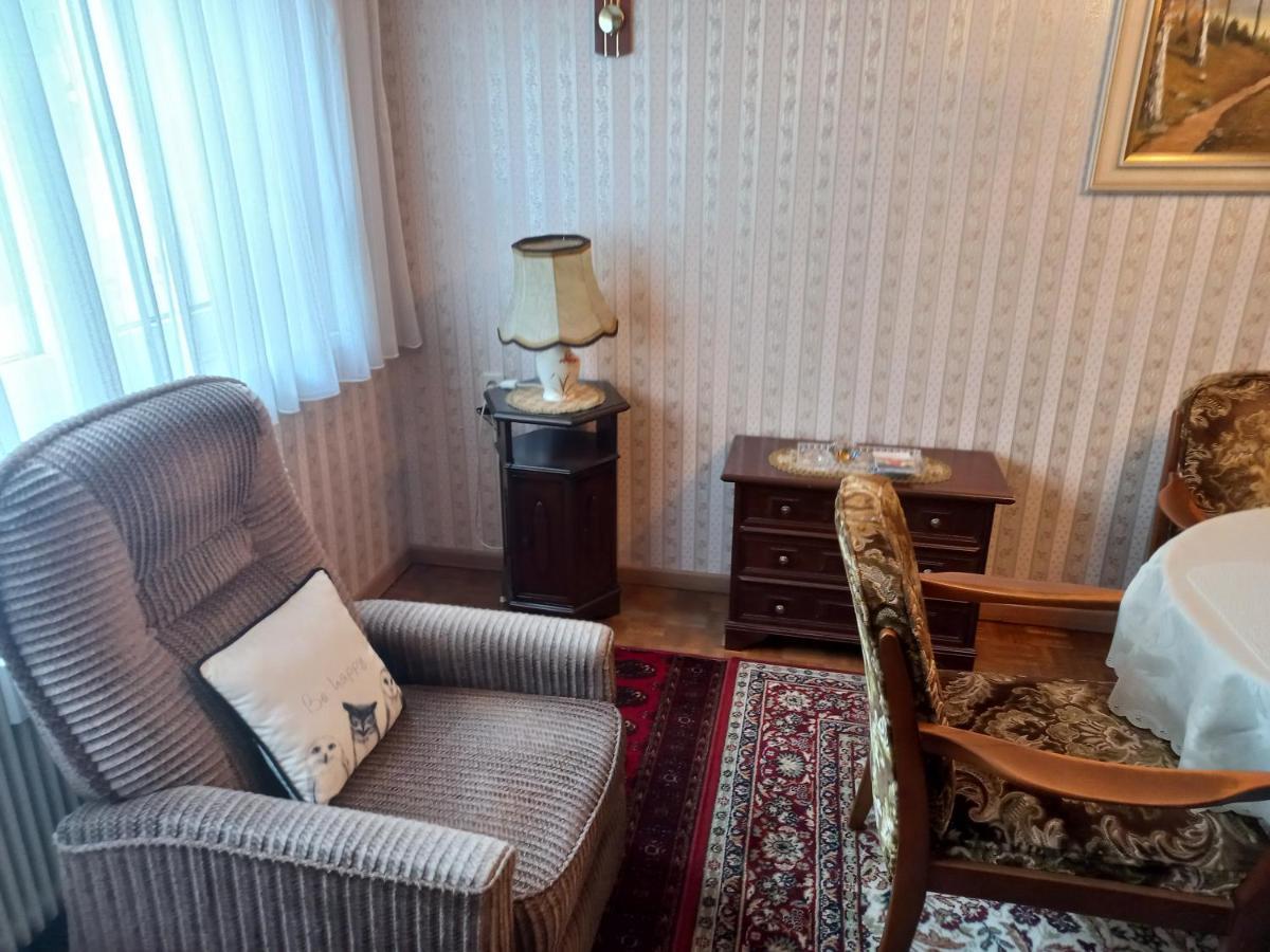 Ferienwohnung ,,Wohnen Wie Zu Grossmutter'S Zeiten'' Vienna Luaran gambar