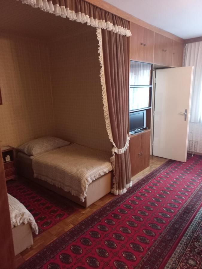 Ferienwohnung ,,Wohnen Wie Zu Grossmutter'S Zeiten'' Vienna Luaran gambar