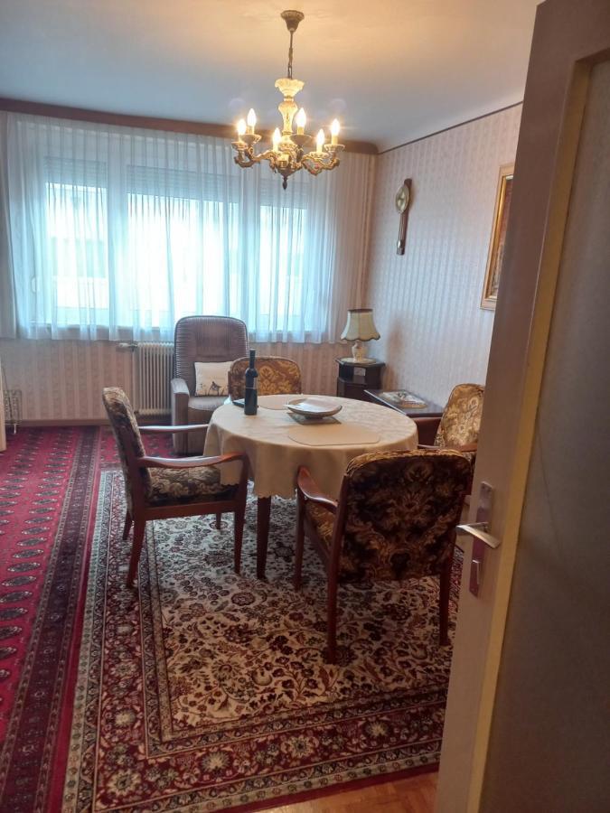 Ferienwohnung ,,Wohnen Wie Zu Grossmutter'S Zeiten'' Vienna Luaran gambar